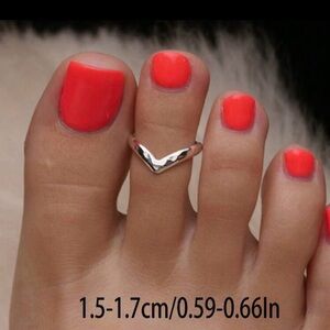 Shiny V-Shape Silver Adjustable Toe Ring! NEVER WORN!